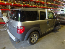 Load image into Gallery viewer, RADIO Honda Element 2004 04 AM FM CD - NW232020