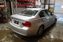 Load image into Gallery viewer, CARRIER ASSEMBLY BMW 328i 325i 2006 06 2007 07 2008 08 2009 09 10 11 Auto - NW46093