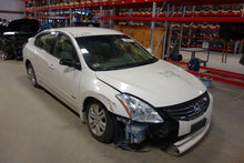 Load image into Gallery viewer, AXLE SHAFT Nissan Altima 07 08 09 10 11 AT Left - NW11024