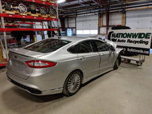 Load image into Gallery viewer, RADIO Ford Fusion 2015 15 2016 16 AM FM CD - NW134907