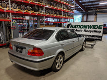 Load image into Gallery viewer, CARRIER ASSEMBLY BMW 325xi 2001 01 2002 02 2003 03 2004 04 2005 05 Manual - NW307421