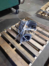 Load image into Gallery viewer, CARRIER ASSEMBLY Volkswagen Touareg Audi Q7 2004 04 2005 05 06 07 08 09 10 Rear - NW278460