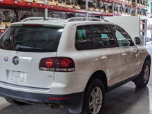 Load image into Gallery viewer, CARRIER ASSEMBLY Q7 Touareg 2007 07 2008 08 2009 09 2010 10 - NW453737