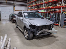 Load image into Gallery viewer, CARRIER ASSEMBLY ML350 2006 06 2007 07 2008 08 09 10 11 Rear - NW240983