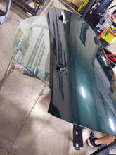 Load image into Gallery viewer, Fuse Box Pontiac Solstice 2006 - NW486451