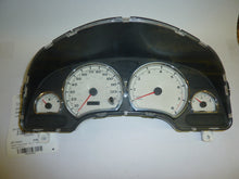 Load image into Gallery viewer, Speedometer Cluster Saturn Vue 2004 - MRK34505