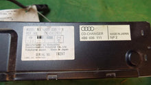 Load image into Gallery viewer, CD CHANGER Audi A4 A6 A8 1997 97 98 99 00 01 02 03 - 05 - MM38334
