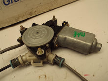 Load image into Gallery viewer, FRONT WINDOW REGULATOR Tracker 99 00 01 02 03 04 Right - MRK162635