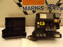 Load image into Gallery viewer, Fuse Box Mitsubishi Galant 2002 - MRK172730