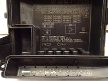 Load image into Gallery viewer, Fuse Box Mitsubishi Galant 2002 - MRK172730