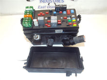 Load image into Gallery viewer, Fuse Box SATURN L SERIES 2003 - MRK184566