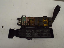 Load image into Gallery viewer, Fuse Box Jeep Liberty 2005 - MRK203689