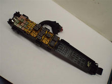 Load image into Gallery viewer, Fuse Box Dodge Durango 2007 - MRK208317