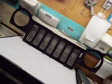 Load image into Gallery viewer, GRILLE Jeep Liberty 2002 02 2003 03 2004 04 - MRK218148