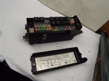 Load image into Gallery viewer, FUSE BOX Land Rover LR3 2005 05 2006 06 - MRK223144