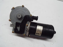 Load image into Gallery viewer, WIPER MOTOR Bmw 525i 528i 530i 97 98 99 00 01 02 03 - MRK239034