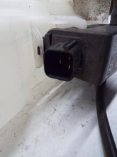 Load image into Gallery viewer, Washer Reservoir Bottle Kia Soul 2012 - MRK239485