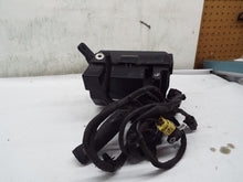 Load image into Gallery viewer, Fuse Box Kia Soul 2011 - MRK246795