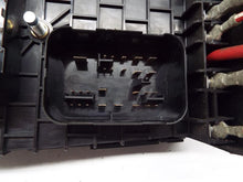 Load image into Gallery viewer, FUSE BOX Volkswagen Passat 2006 06 2007 07 - MRK248714
