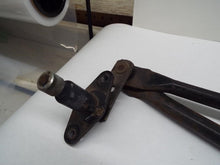 Load image into Gallery viewer, WINDSHIELD WIPER TRANSMISSION 1500 Van 2500 Van 3500 Van 95-03 - MRK251929