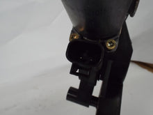 Load image into Gallery viewer, FRONT WINDOW REGULATOR Sierra Silverado Escalade 00 01 02 03 - 06 Left - MRK254854