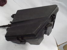 Load image into Gallery viewer, Fuse Box Cadillac CTS 2005 - MRK255414
