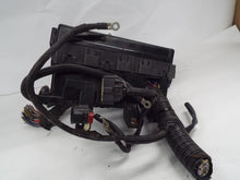 Load image into Gallery viewer, Fuse Box Ford Fusion 2010 - MRK255542
