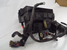Load image into Gallery viewer, Fuse Box Ford Fusion 2010 - MRK255542