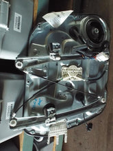 Load image into Gallery viewer, FRONT WINDOW REGULATOR Rondo 2007 07 2008 08 2009 09 2010 10 11 12 Right - MRK333397