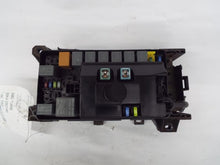 Load image into Gallery viewer, Fuse Box Kia Sorento 2007 - MRK333474