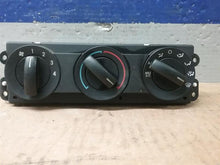 Load image into Gallery viewer, Temperature Controls FORD F350SD PICKUP 2006 - CTL335721
