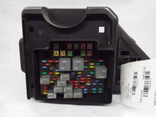 Load image into Gallery viewer, Fuse Box Chevrolet Tahoe 2005 - MRK347014