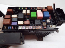 Load image into Gallery viewer, FUSE BOX Toyota 4 Runner 2003 03 2004 04 2005 05 - MRK348500