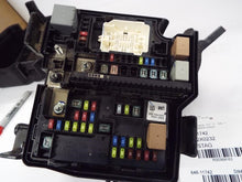 Load image into Gallery viewer, Fuse Box Kia Sorento 2017 - MRK369163