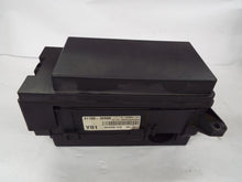 Load image into Gallery viewer, FUSE BOX Kia Sorento 2003 03 2004 04 2005 05 2006 06 - MRK370473
