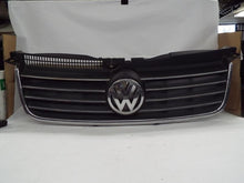 Load image into Gallery viewer, GRILL VW Passat 2001 01 2002 02 2003 03 2004 04 05 - MRK375807