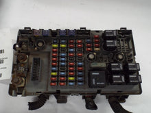Load image into Gallery viewer, Fuse Box EXPRESS 2500 VAN 2005 - MRK390880