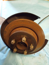 Load image into Gallery viewer, REAR HUB WITH SPINDLE 325ci 325i 328i 330ci 330i 330xi 335i 06-13 Right - MRK421474
