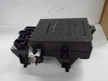 Load image into Gallery viewer, Fuse Box FORD F150 PICKUP 2006 - MRK442371