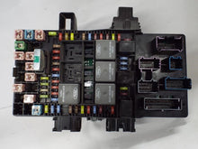 Load image into Gallery viewer, Fuse Box FORD F150 PICKUP 2006 - MRK442371