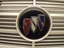 Load image into Gallery viewer, Grille Buick Regal 2004 - MRK444472