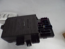 Load image into Gallery viewer, Fuse Box FORD F150 PICKUP 2004 - MRK451844