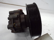 Load image into Gallery viewer, POWER STEERING PUMP Discovery 1999 99 2000 00 01 02 03 - MRK452088