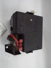 Load image into Gallery viewer, Fuse Box Chrysler Sebring 2003 - MRK452121