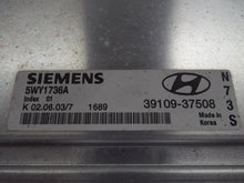 Load image into Gallery viewer, ECU ECM COMPUTER Santa Fe 2003 03 2.7 Auto FWD - MRK454178