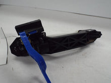 Load image into Gallery viewer, Exterior Door Handle Pontiac Vibe 03 04 05 06 07 08 09 10 - MRK456391