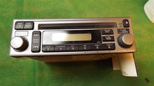 Load image into Gallery viewer, Radio Honda S2000 2002 02 2003 03 AM FM CD - MM481273