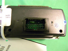 Load image into Gallery viewer, FRONT TEMPERATURE CONTROLS Escalade Escalade ESV Suburban 1500 03-06 - MM676590