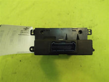 Load image into Gallery viewer, Temperature Controls Cadillac SRX 2004 - MM745085
