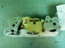 Load image into Gallery viewer, Temperature Controls Toyota Matrix 2006 - MM786750